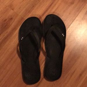 COPY - NWOT under armour flip flops